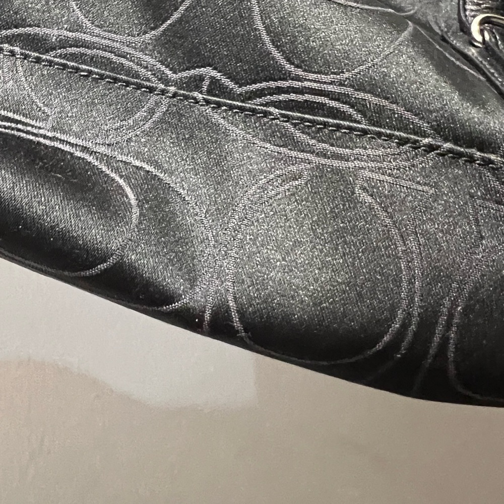 COACH Handbag “Like New” No signs of wear-Gorgeous! - Picture 5 of 15